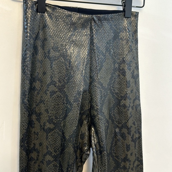 COMMANDO Faux Leather snake skin Legging with Control - Picture 4 of 6